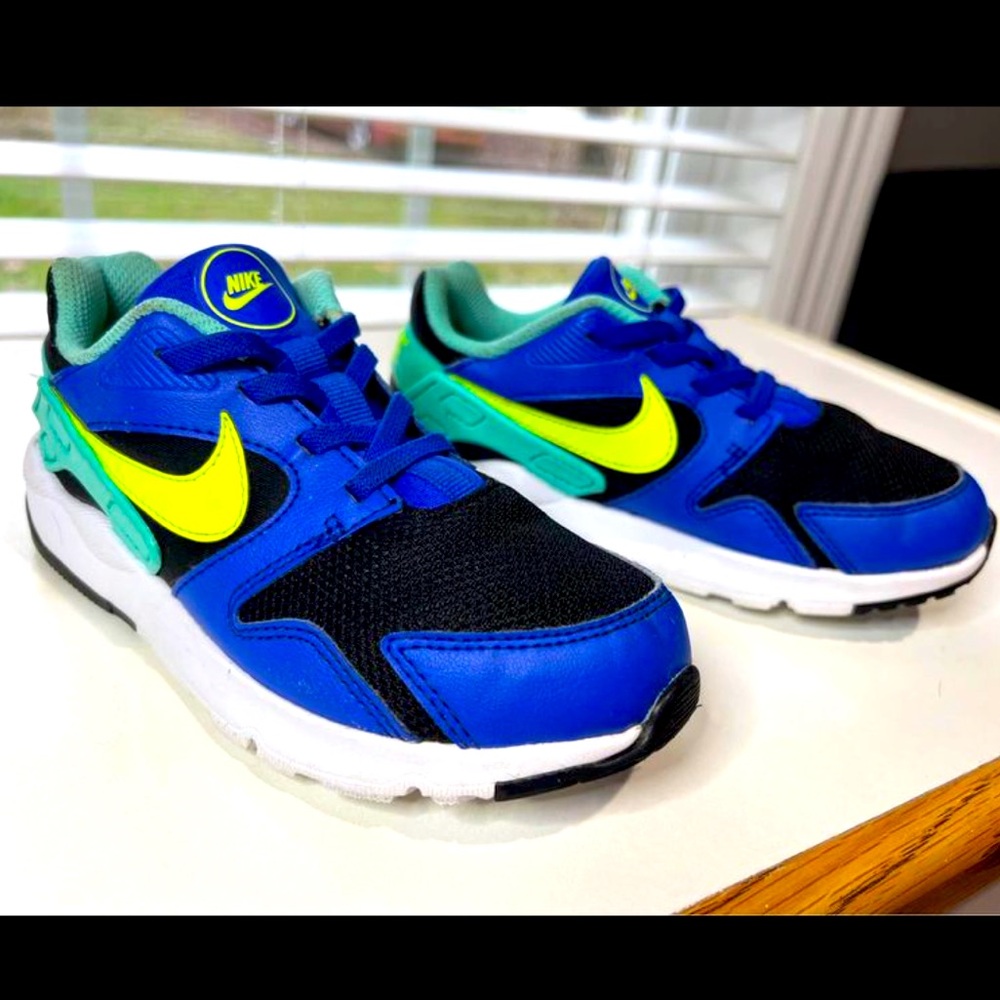 Nike Air Zoom Victory Black/Racer Blue/Aurora Kids
Boys Size US 12C